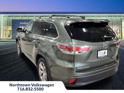 Used 2016 Toyota Highlander Plus AWD/4WD image 3