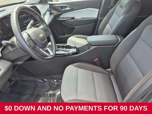 Used 2025 Chevrolet Trax LT w/ LT Convenience Package FWD image 21
