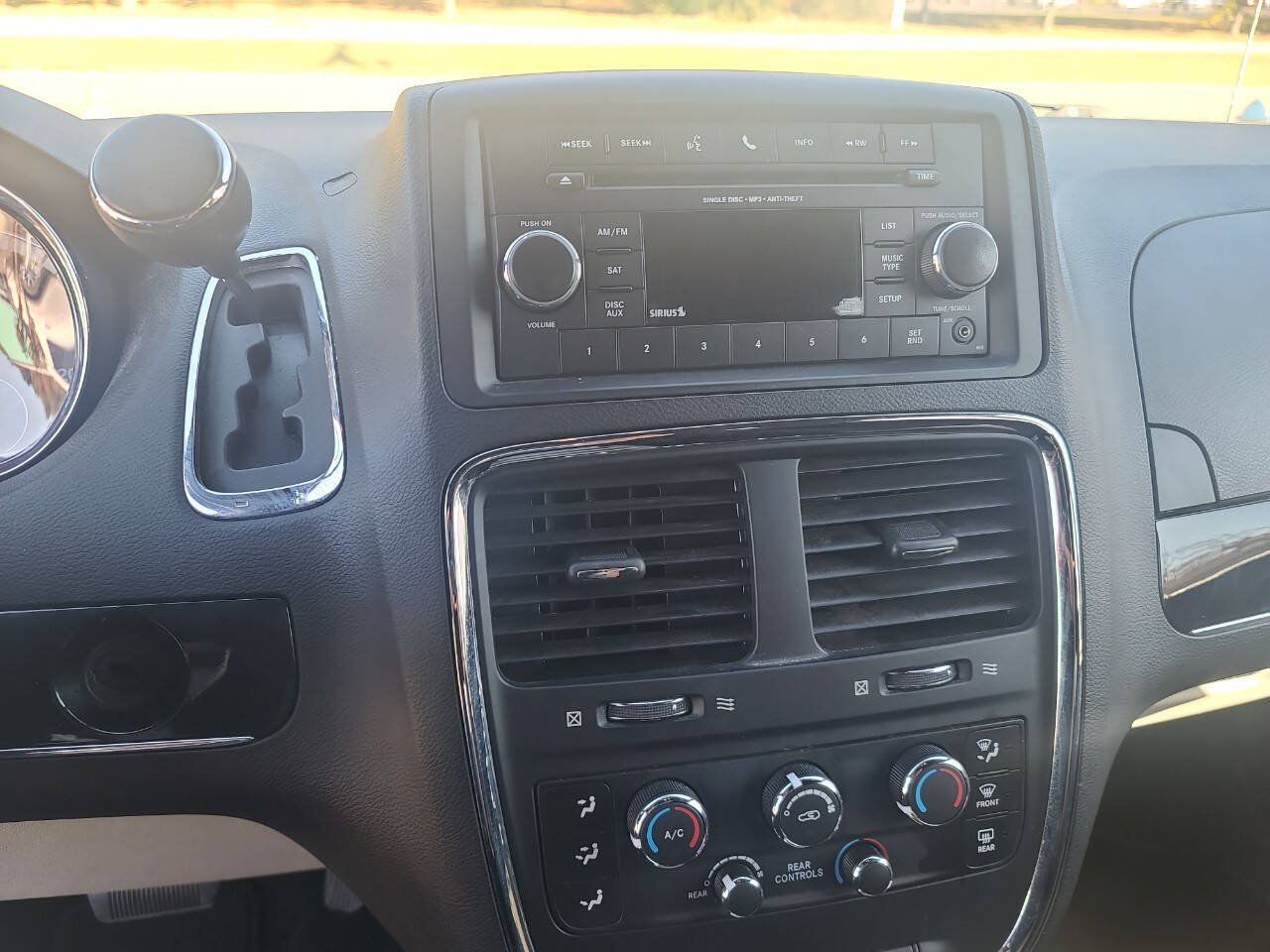 Used 2016 Dodge Grand Caravan SE FWD image 14