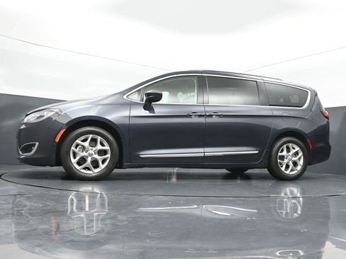 Used 2019 Chrysler Pacifica Touring-L Plus w/ Advanced Safetytec Group FWD image 36