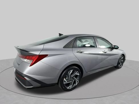 Used 2025 Hyundai Elantra SEL FWD image 10
