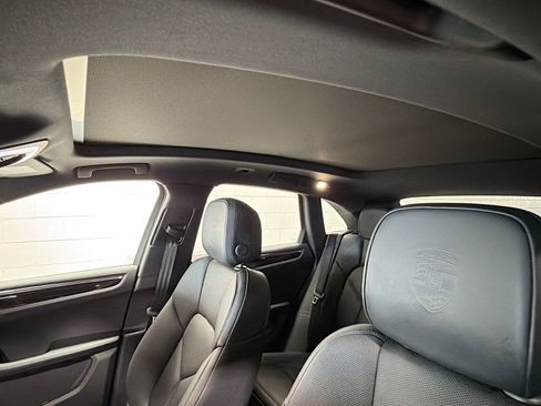 Certified 2025 Porsche Macan image 26