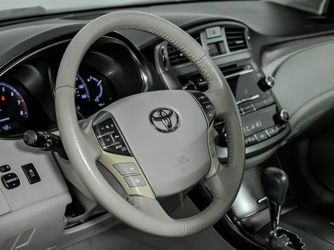 Used 2012 Toyota Avalon image 22