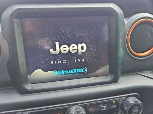 Used 2021 Jeep Gladiator Mojave AWD/4WD image 16