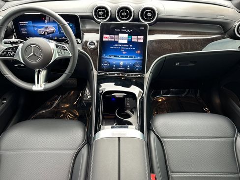 Used 2025 Mercedes-Benz GLC 300 4MATIC image 15