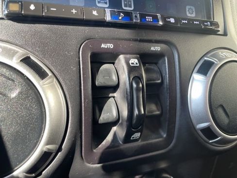 Used 2016 Jeep Wrangler Unlimited Rubicon image 27