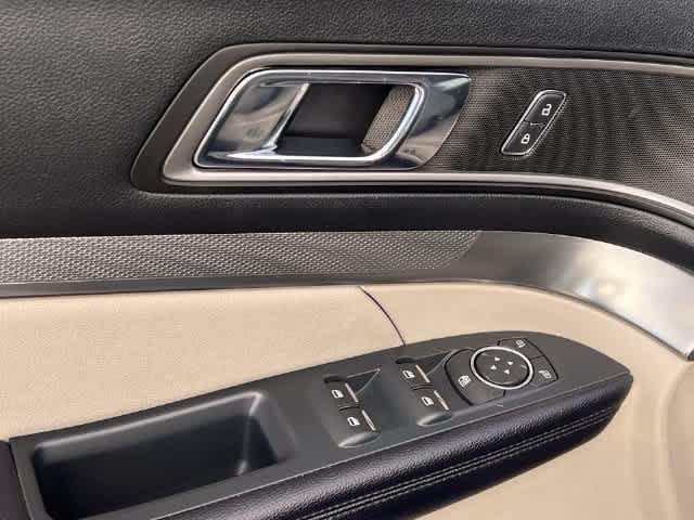 Used 2018 Ford Explorer XLT w/ Equipment Group 201A FWD image 30