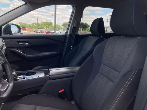 Used 2025 Nissan Rogue SV image 8