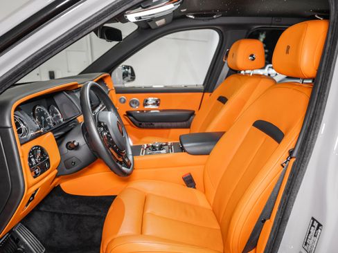 Used 2022 Rolls-Royce Cullinan w/ Dark Exterior Package image 2