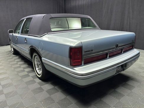 Used 1997 Lincoln Town Car Executive image 3