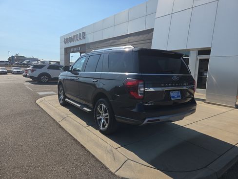 Used 2024 Ford Expedition Limited image 3
