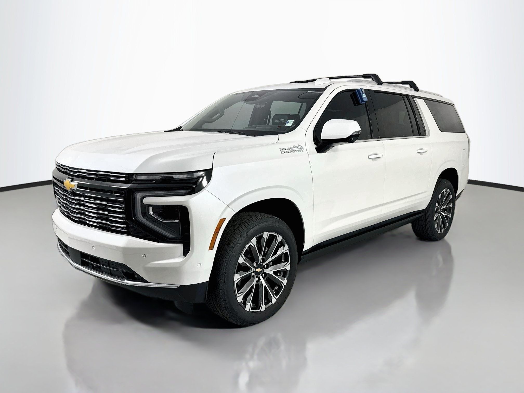 Used 2025 Chevrolet Suburban High Country AWD/4WD image 3