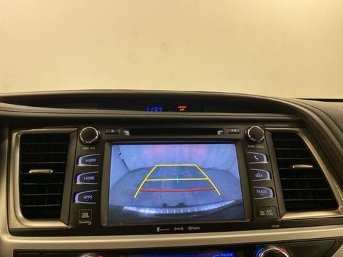 Used 2018 Toyota Highlander Limited image 11