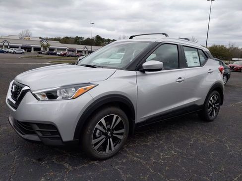 Used 2020 Nissan Kicks SV w/ Exterior Package image 8