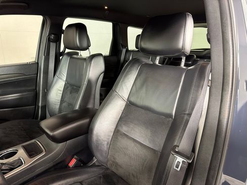 Used 2018 Jeep Grand Cherokee Altitude AWD/4WD image 13
