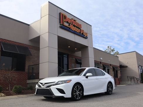 Used 2018 Toyota Camry SE w/ Convenience Package image 30