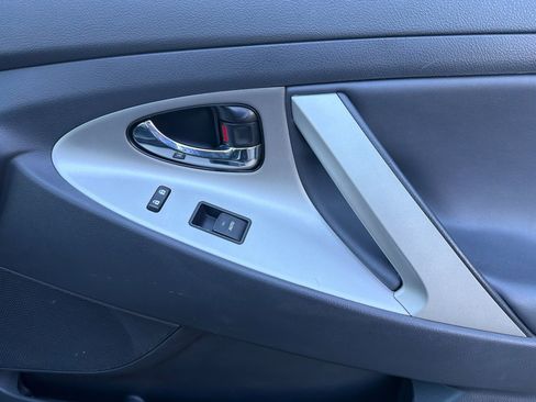 Used 2010 Toyota Camry SE image 21