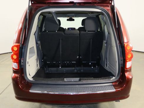 Used 2019 Dodge Grand Caravan SE image 19
