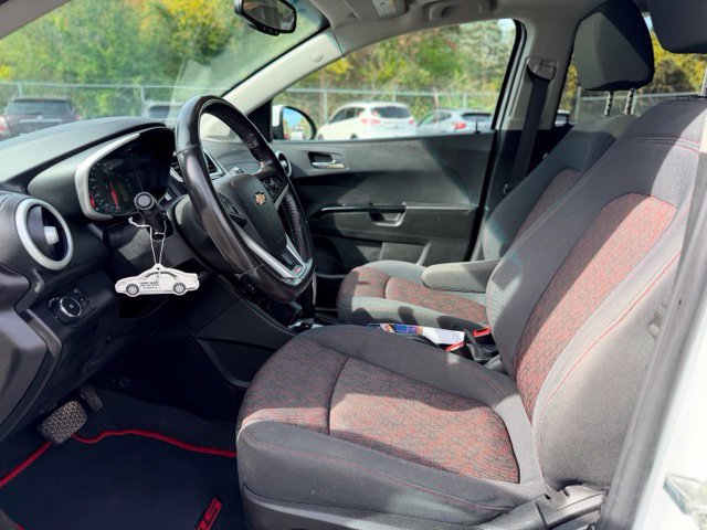 Used 2017 Chevrolet Sonic LT w/ Fun and Sun Package FWD image 6