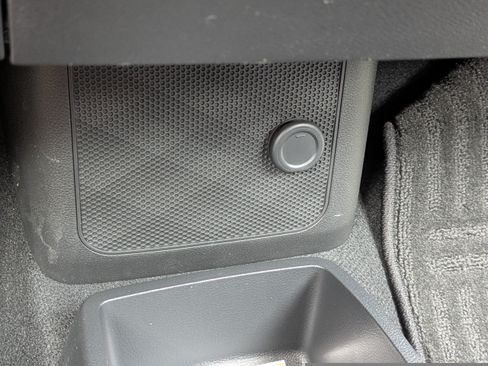 New 2026 Nissan Leaf SV+ w/ Floor Mat Package (SV+) FWD image 23