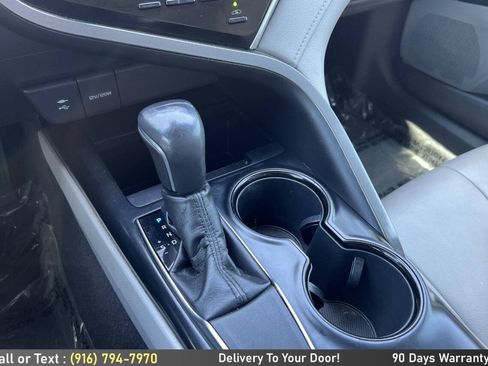Used 2018 Toyota Camry SE w/ Moonroof Package FWD image 19