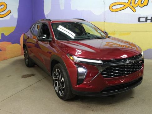Used 2024 Chevrolet Trax RS w/ Sunroof Package FWD image 4