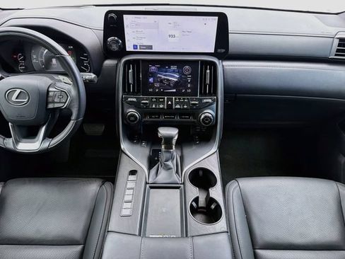 Used 2024 Lexus LX 600 4WD w/ Luxury Package image 20