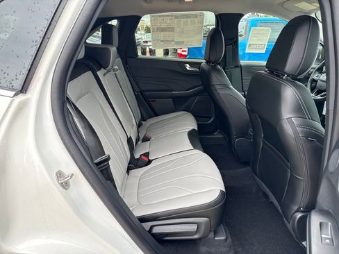 New 2025 Ford Escape SE w/ PHEV Premium Package image 32