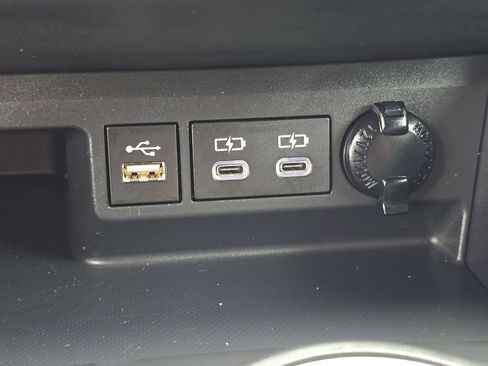 Used 2023 Toyota Highlander XLE AWD/4WD image 31