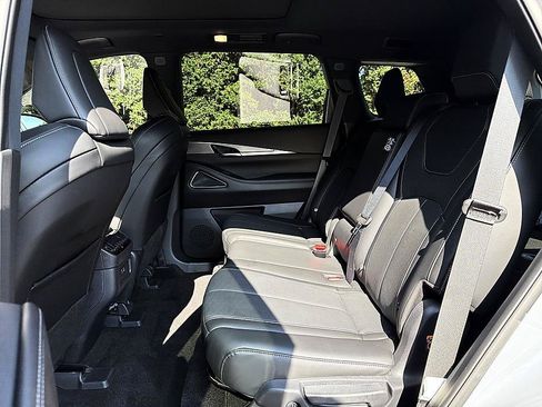 Certified 2025 INFINITI QX60 Luxe w/ Black Edition AWD/4WD image 12