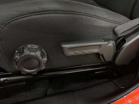 Used 2020 Jeep Wrangler Unlimited Sahara w/ Uconnect 4C Nav & Sound Group AWD/4WD image 15