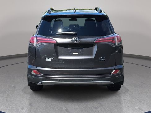Used 2018 Toyota RAV4 XLE AWD/4WD image 6
