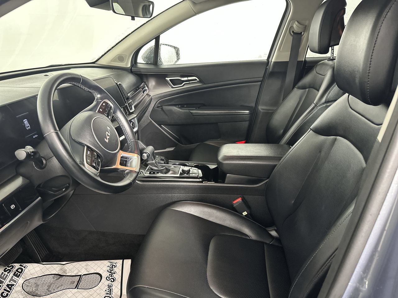 Used 2024 Kia Sportage EX FWD image 2