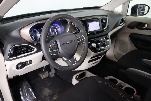 Used 2023 Chrysler Voyager LX FWD image 27
