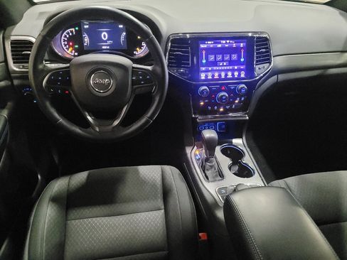 Used 2019 Jeep Grand Cherokee Laredo AWD/4WD image 22