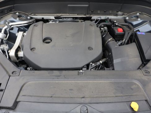 Certified 2025 Volvo XC90 B6 Plus image 41