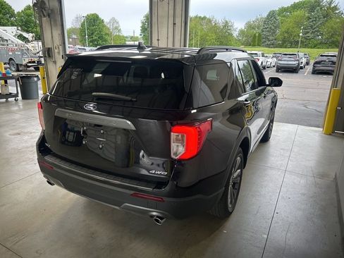 Used 2024 Ford Explorer XLT w/ Equipment Group 202A AWD/4WD image 6