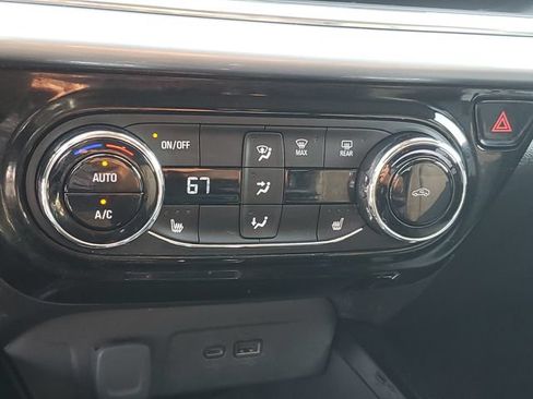 Used 2025 Chevrolet Trax LT w/ Driver Confidence Package FWD image 26