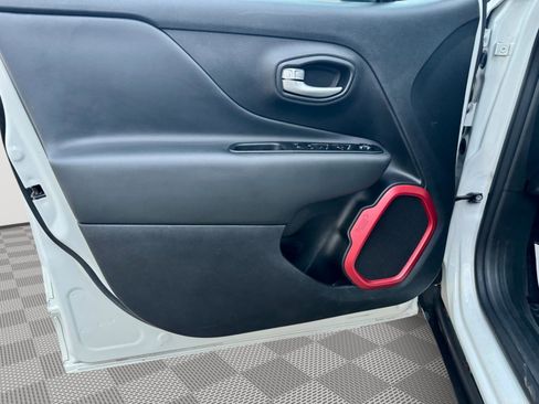 Used 2023 Jeep Renegade Trailhawk image 18