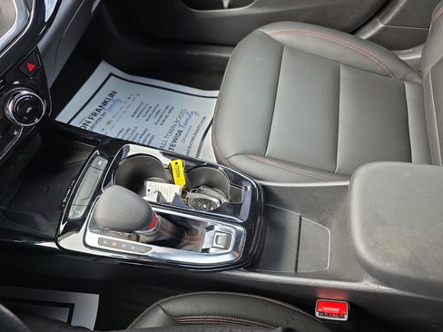Used 2024 Chevrolet Trax RS w/ Sunroof Package FWD image 20
