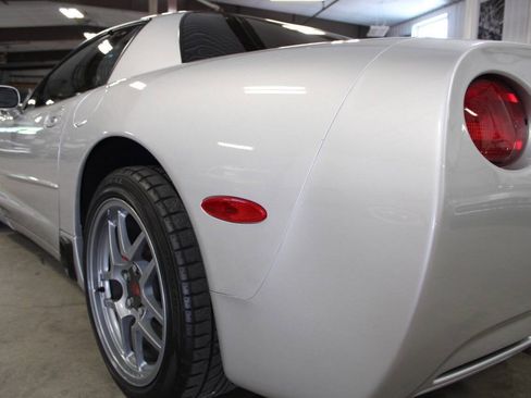 Used 2001 Chevrolet Corvette Z06 w/ Memory Pkg RWD image 12