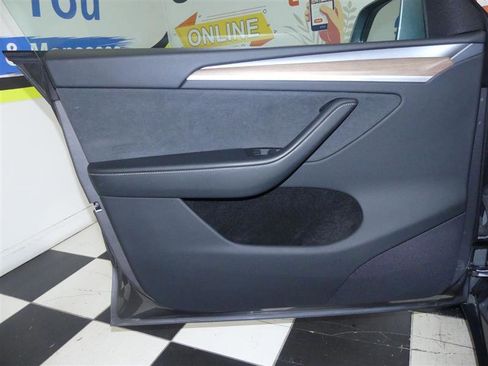 Used 2024 Tesla Model Y Performance image 22