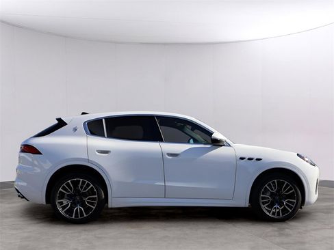 New 2025 Maserati Grecale GT image 4
