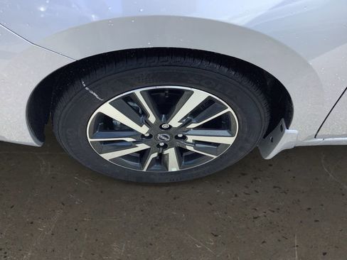 Used 2025 Nissan Versa SV w/ Trunk Package image 10