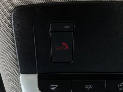 Used 2025 Nissan Rogue SV FWD image 17