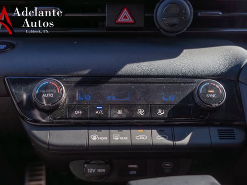 Used 2025 Hyundai Elantra Sport image 12