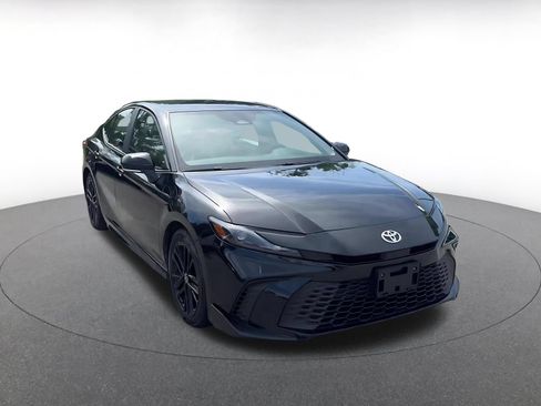 Used 2025 Toyota Camry SE FWD image 2