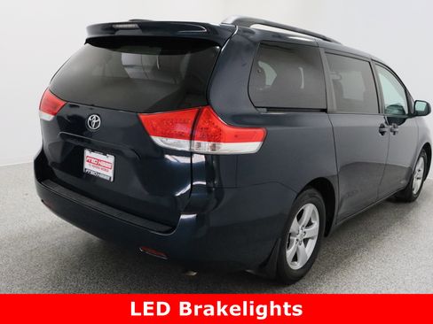 Used 2011 Toyota Sienna LE image 7