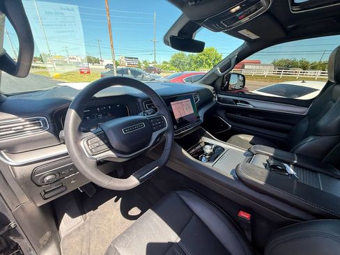 Used 2023 Jeep Wagoneer Series II w/ Convenience Group I AWD/4WD image 14