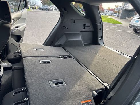 Used 2020 Chevrolet Equinox LT w/ Driver Convenience Package image 16